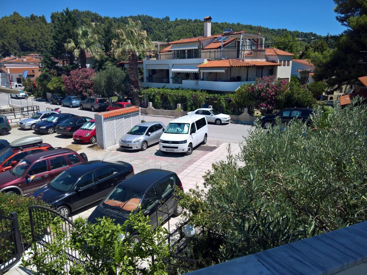 Iris Seafront Apartments Fourka Exterior foto