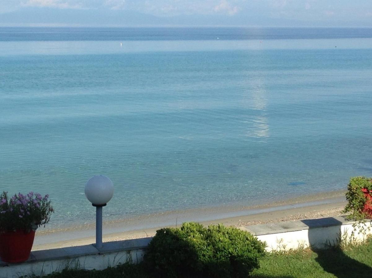 Iris Seafront Apartments Fourka Exterior foto