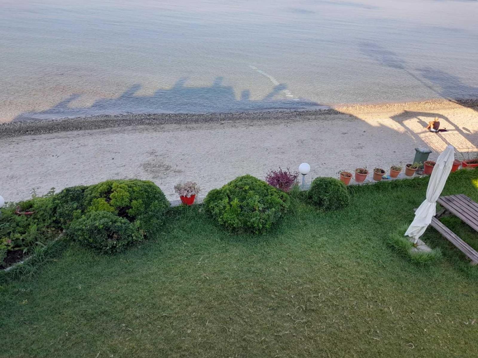 Iris Seafront Apartments Fourka Exterior foto