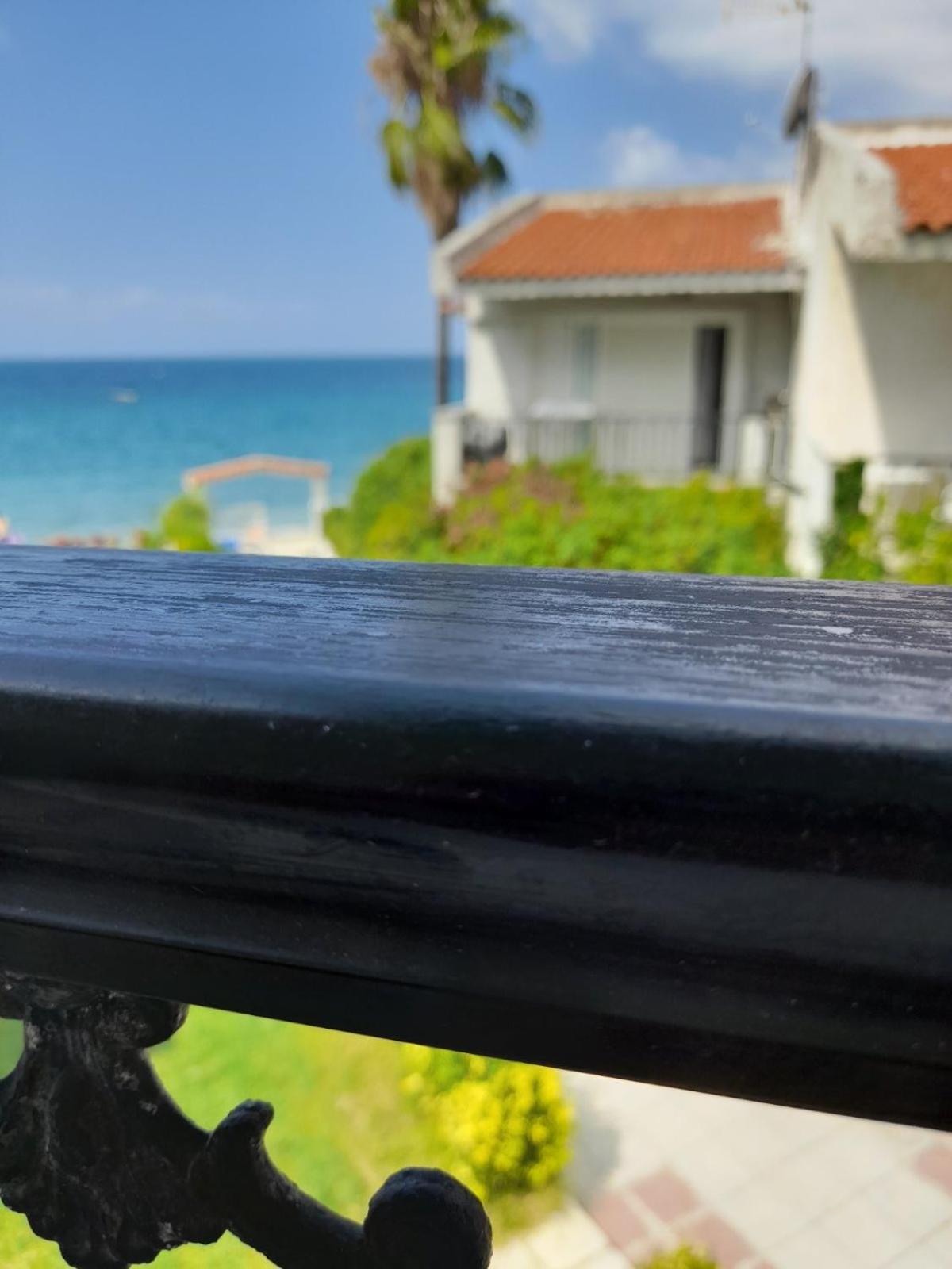 Iris Seafront Apartments Fourka Exterior foto